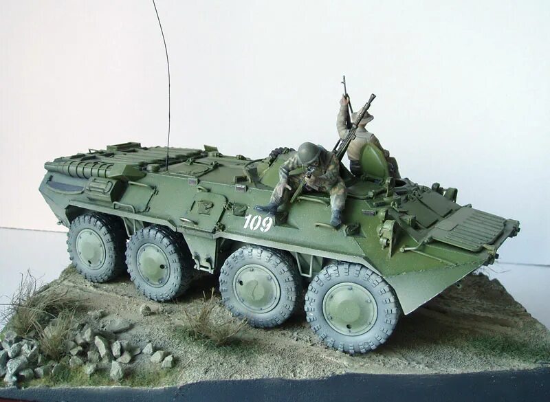 70 1 35. БТР 80 диорама. БТР 80 звезда. БТР-80а звезда диорама. БТР 1/35.