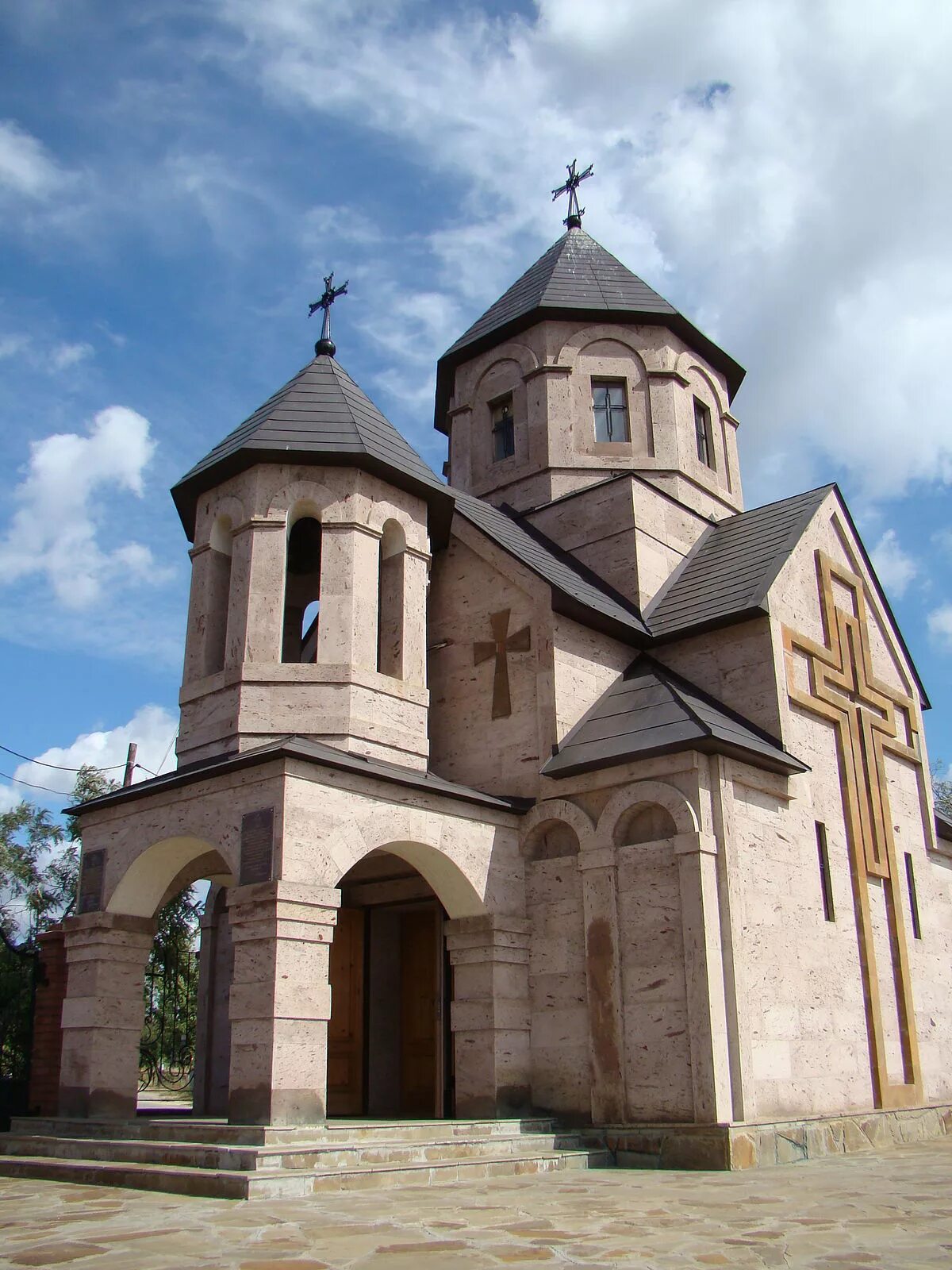 Можно ли в армянскую церковь. Армянская Церковь Святого Георгия Волгоград. Церковь Святого Григория просветителя (Волгоград).