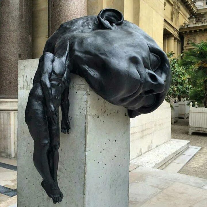 Не несущий в себе идеи