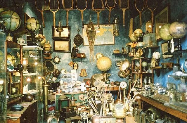 Антиквариат в италии. Винтажный лавка. Шанхай рынок. Французский прилавок. Antiques market.