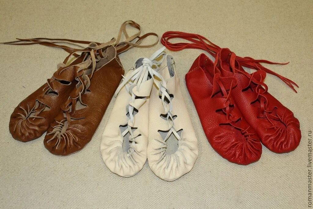 обувь скандинавия хедебю 7 тип. сапоги хедебю. ботинки русь 12 век. старославянский кожаный туфель. обувь русь 17 век.