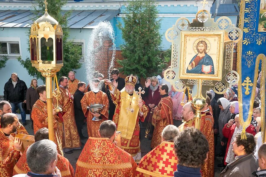 Никитский храм курск службы. Отец александр никитский храм курск. Никитский храм калуга храм. Отец александр курск. Владимир моносилов курск протоиерей.