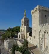 File:Avignon palais des papes tour st dom.jpg - Wikimedia Commons