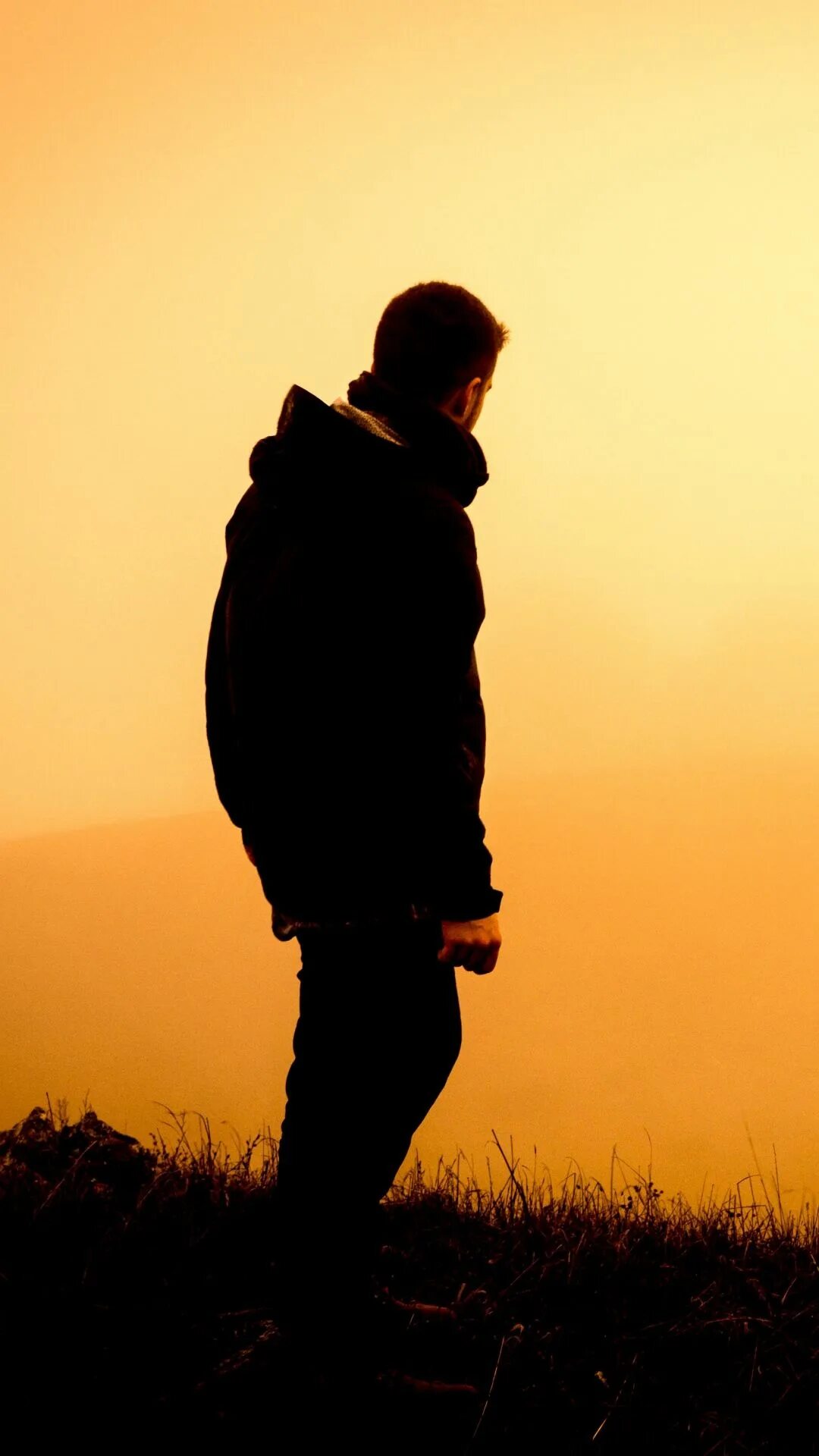 Мужчина со спины на аву. Спина человека. Человек на закате. Парень со спины. Ава парень спиной.