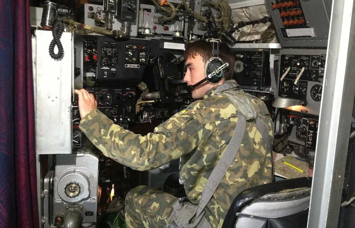 Ми-8 стеклянная кабина. Военный летчик ил-76. Штурманская служба ввс рф. 24 марта день штурманской службы ввс россии. Штурманы ввс.