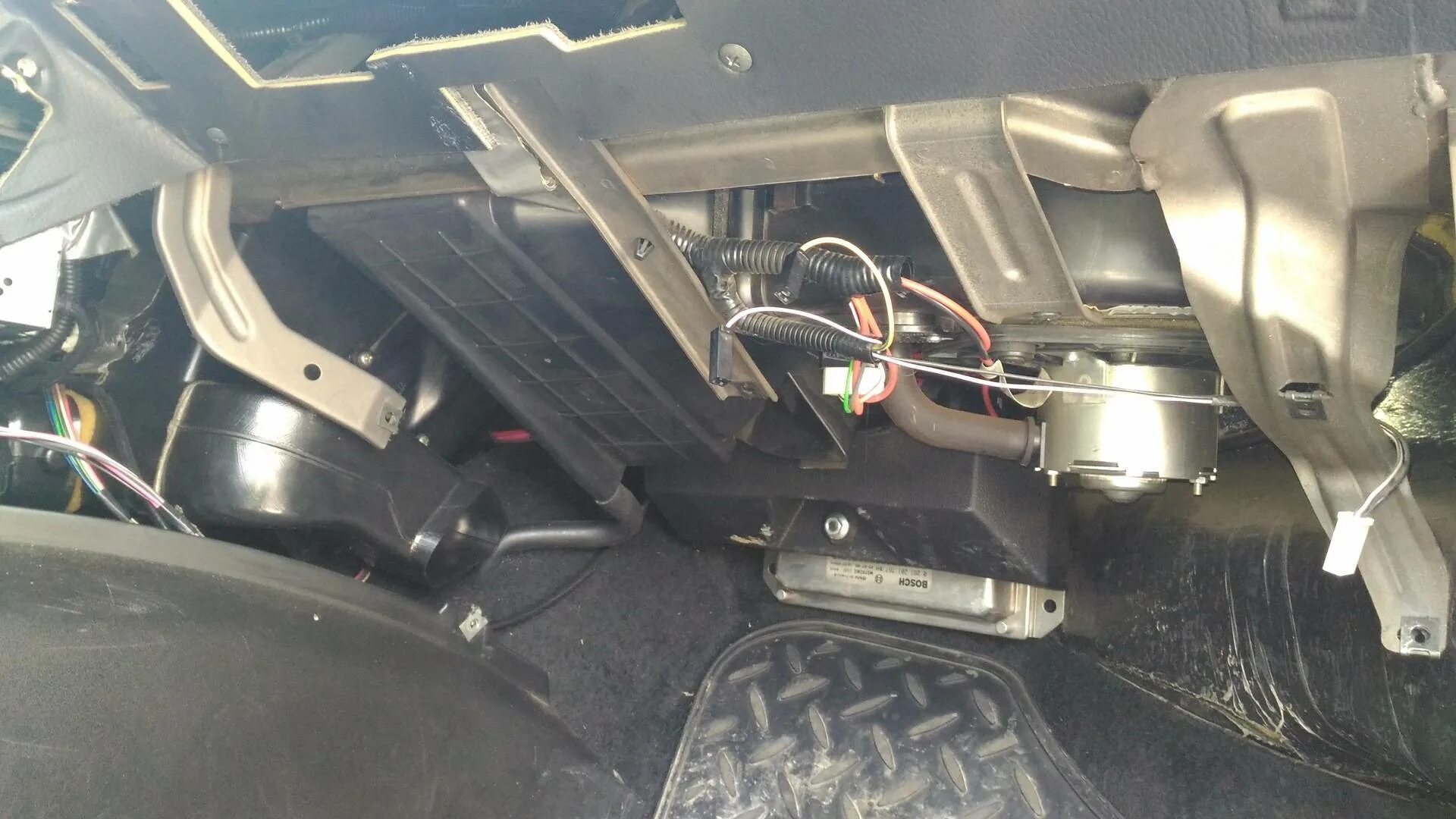 Печка салона шевроле нива. Корпус отопителя шевроле нива. Кран отопителя chevrolet niva. Печка салона шевроле нива. Печка салона шевроле нива.