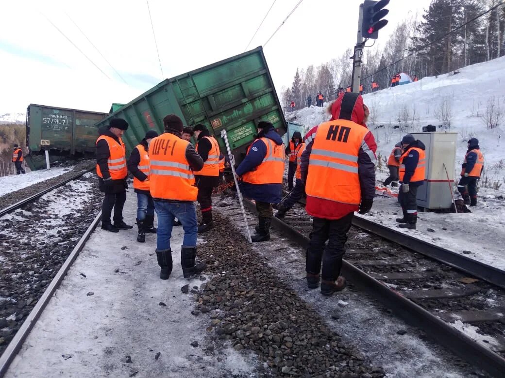 Новости сход поезда сегодня. Сход поезда. Сход вагонов. Двжд сход вагонов. Сход пассажирского поезда.