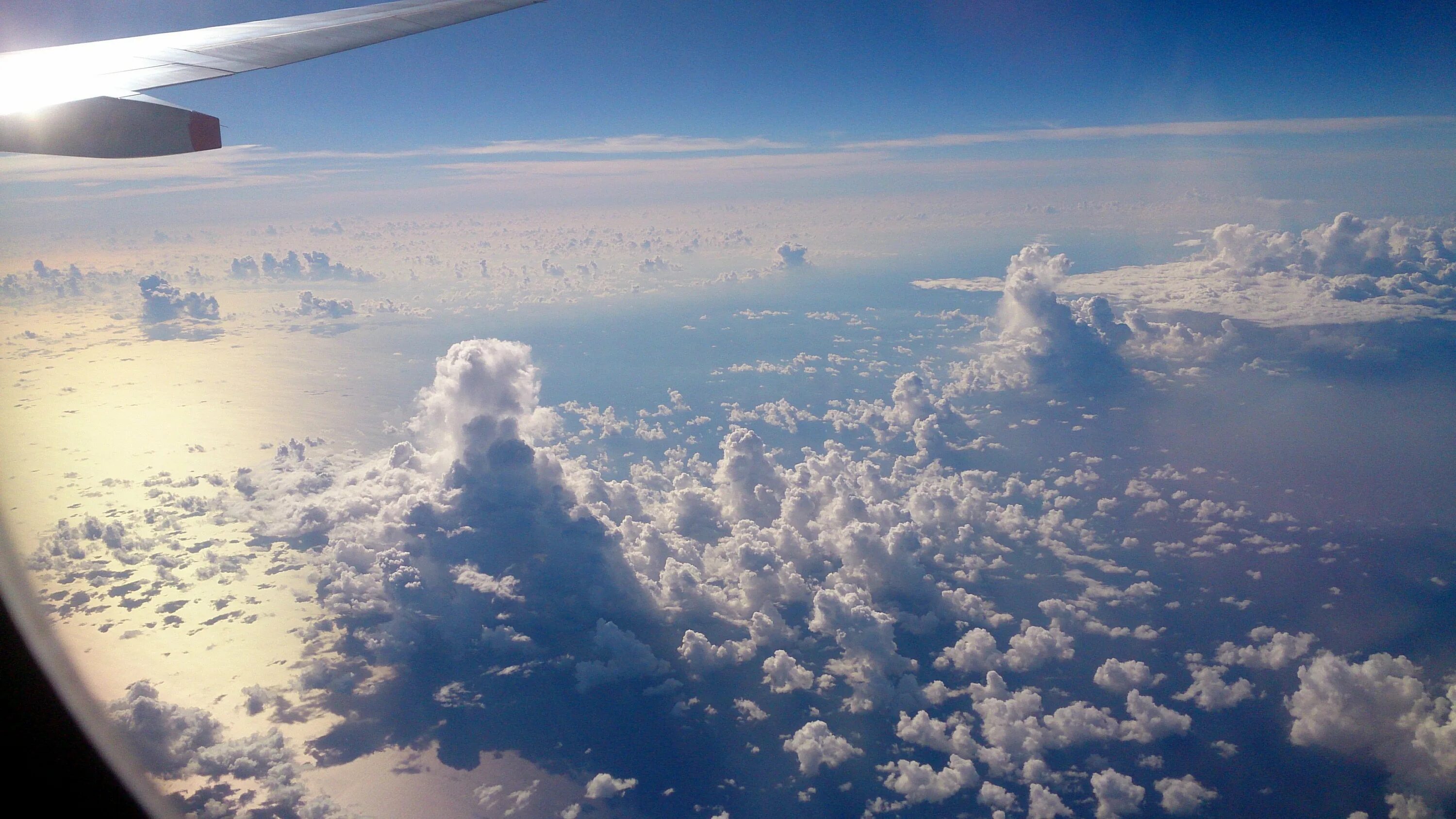 Самолет в облаках. Небо из самолета. Небо вид из самолета. Красивый вид из самолета.