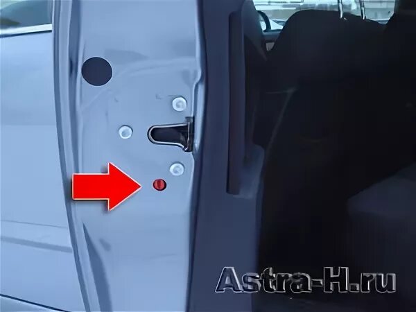 Открыть заблокированные задние двери. Opel Astra h блокировка дверей.