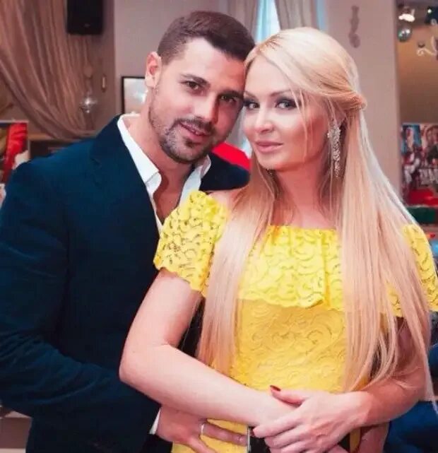 Сергей пынзарь дом 2. Розалия райсон дом 2. Свадьба марины африкантовой и романа капаклы. Дарья и сергей пынзарь на доме 2. Пары дом 2.