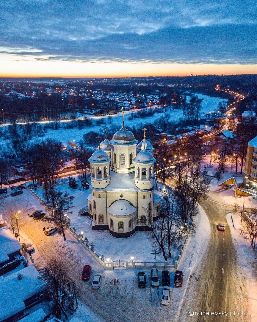 Звенигород московская область отзывы. Город Звенигород Московской области. Звенигород центр города. Звенигород Москва город. Звенигород 26 закрытый город.