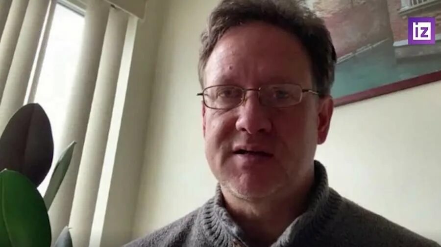 американский журналист в студии 1 канала. рой макридис американский политолог. John varoli. дэвид джон польша. политологи россии.