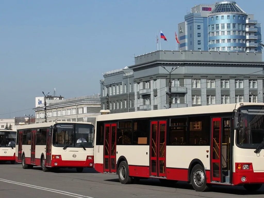 Общественный транспорт челябинска в реальном времени. Транспорт Челябинск. Челябинский городской транспорт. Общественный транспорт Челябинск. Городской автобус Челябинск.