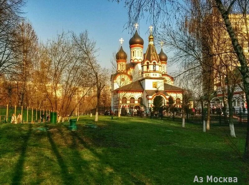 Троица в старых черемушках. Храм Живоначальной Троицы в старых Черемушках. Храм Шверника 17. Храм в Черемушках ул Шверника. Троицкий храм в новых Черемушках.