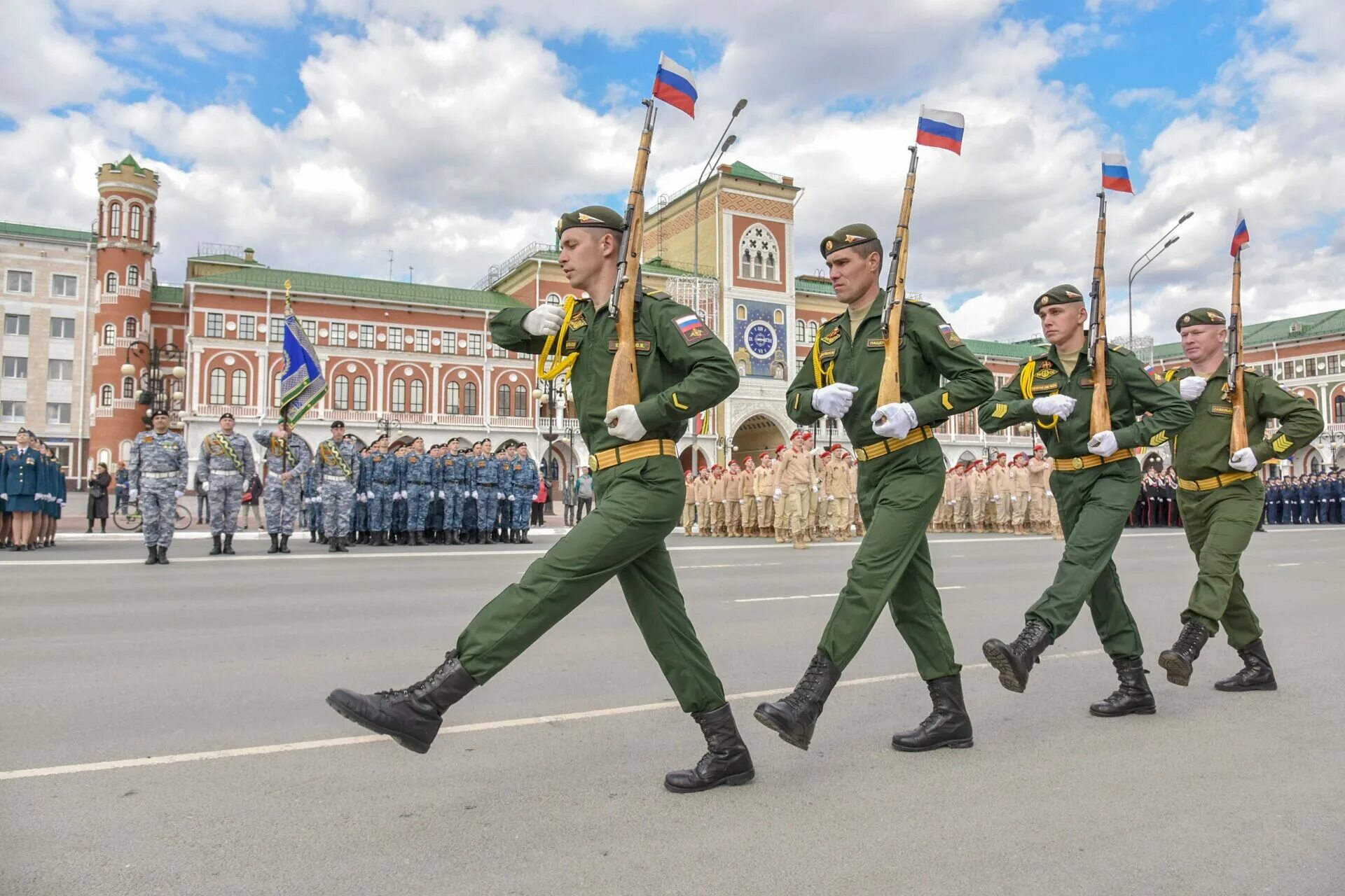 Парад в йошкар оле 9 мая 2024. Парад победы йошкар ола. парад 9 мая йошкар ола. парад йошкар ола 2022. репетиция парада в йошкар оле.