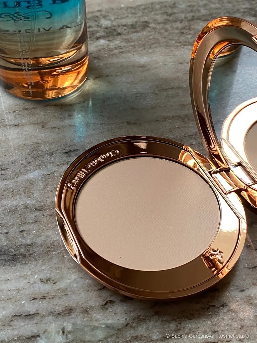 Charlotte tilbury компактная пудра airbrush flawless finish 01. Пудра шарлот. Пудра шарлот. Пудра шарлот. Сияющая пудра шарлотт.