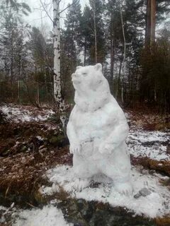 Медведь из снега