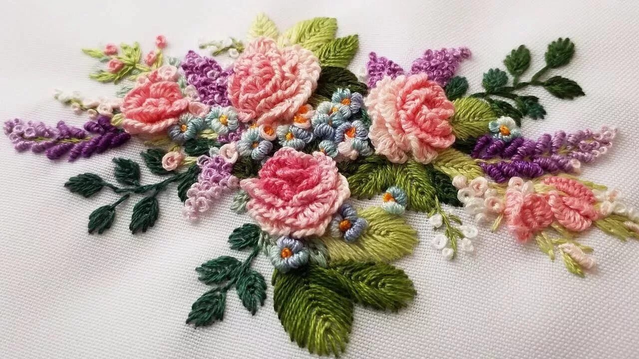 Техника вышивки цветов. Французское Бродери вышивка рококо. Бразильская вышивка рококо. Гладь рококо. Вышивка Эмбройдери.