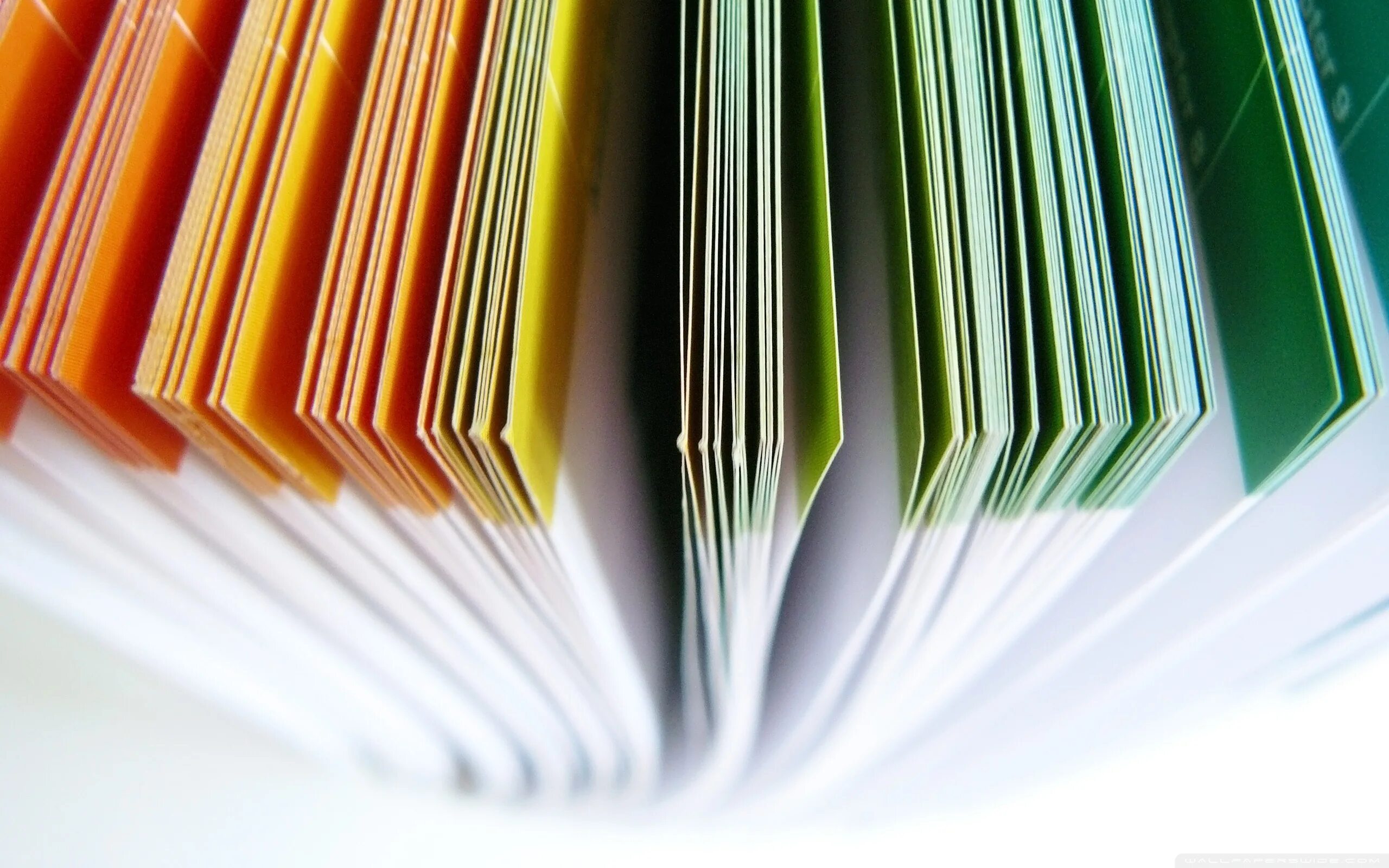 Много страницы. Книжная страница фон. Лист бумаги. Полиграфия фон. Стена из книжных страниц.