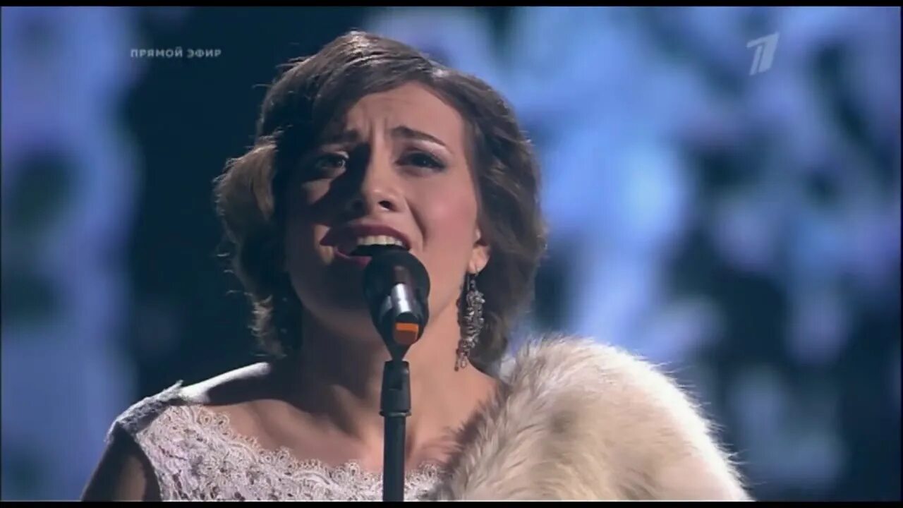 Катюша на 40 языках (алиса супронова). Алиса супрунова. Алиса игнатьева. Катюша на китайском текст. Супрунова катюша на 40 языках.