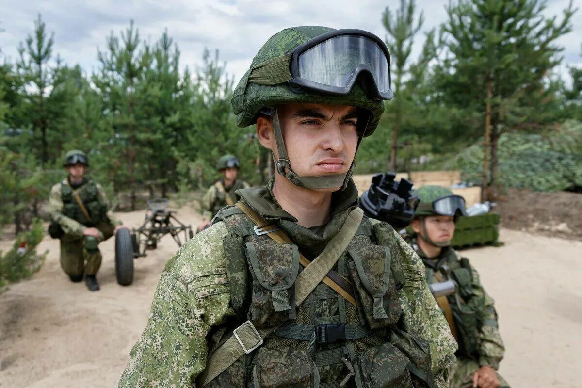 Через военный. Российский солдат. Солдаты России. Солдат Российской армии. Современный солдат.