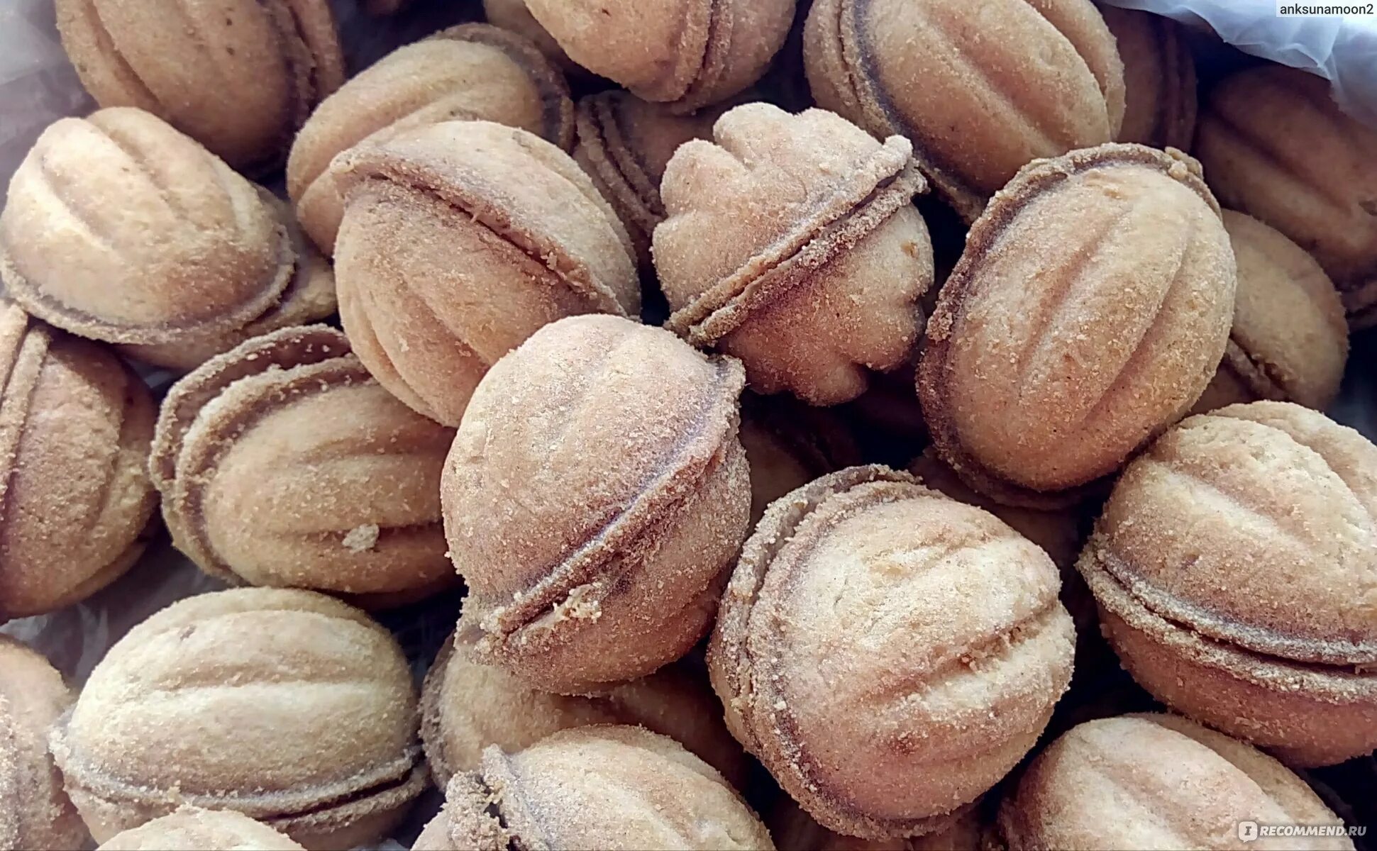 Печенье орешки. Печенье «орешек со сгущёнкой» «братья караваевы. Пирожное орешек со сгущенкой. Пирожные орешки. Печенье орешки со сгущенкой.