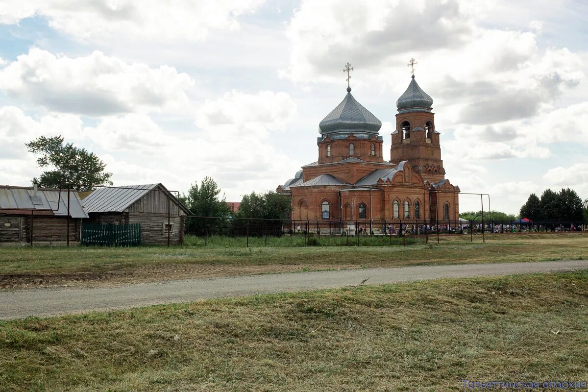 Казанский храм в с. новая Бинарадка. Бинарадка Самарская область Церковь. Церковь села новая Бинарадка. Церковь Казанской иконы Божией матери в новой Бинарадке. Новые чути