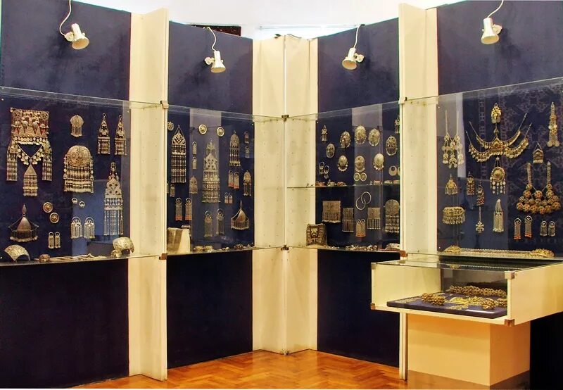 Музей п с гамзатовой дагестанский. Музей гамзатовой махачкала. Музей гамзатовой махачкала. Дагестанский музей изобразительных искусств. Музей изобразительных искусств махачкала.