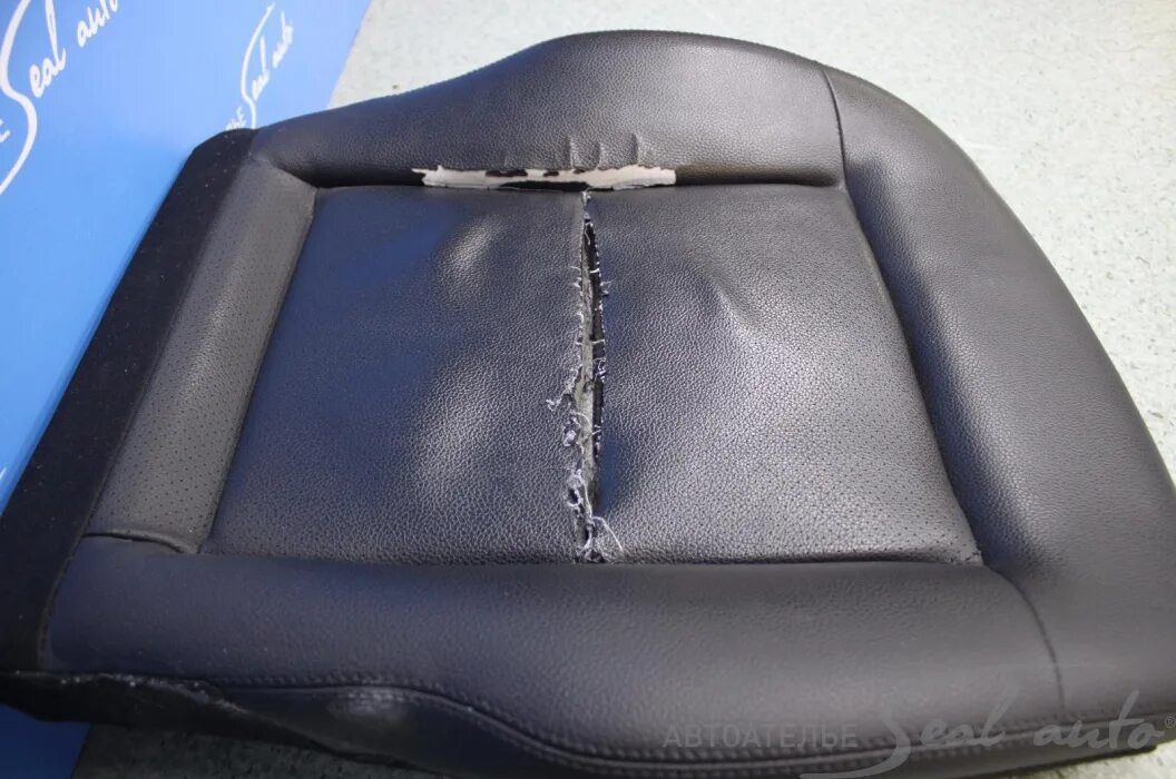 Перетяжка нижний тагил. Обтянутая кожзамом торпеды газ 31029. Обшивка мебели на дому. Перетянул торпеду на волге. Перетяжка нижний тагил.