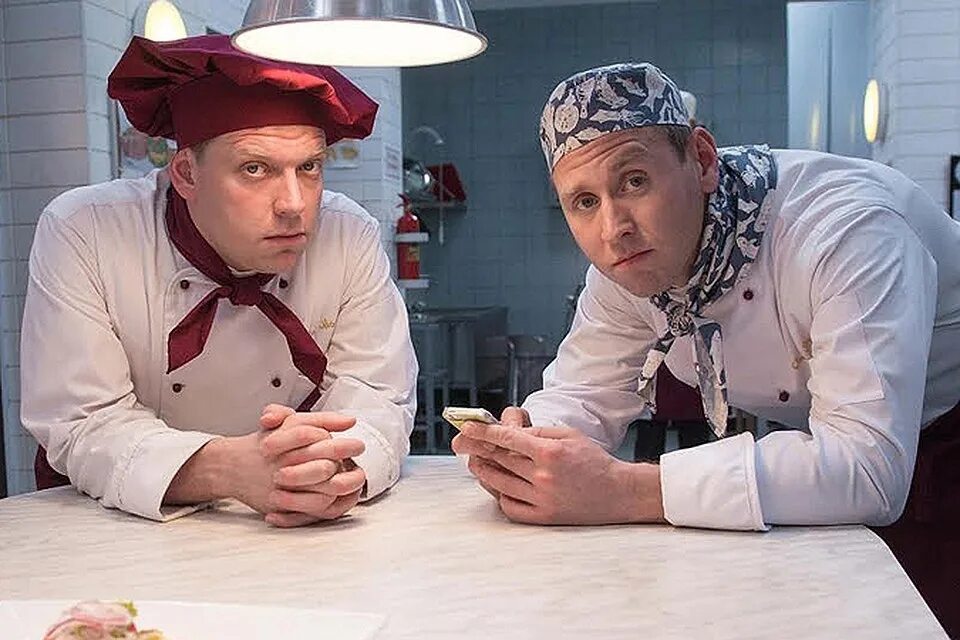Сеня как зовут актера. Сергей лавыгин в сериале кухня. сергей лавыгин сеня федя. михаил тарабукин сеня федя. кухня сериал сеня и федя.