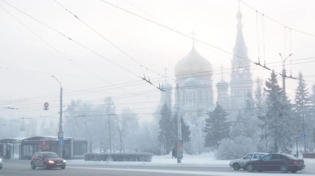 Сильный снегопад. Снегопад в Омске. Снежный день. Неблагоприятные погодные условия.