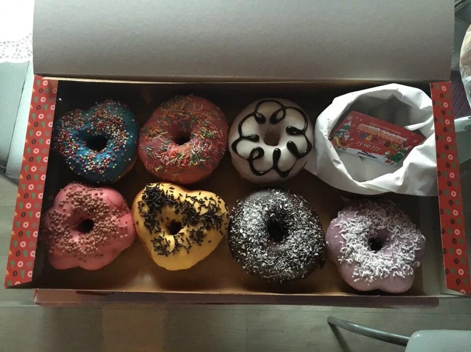 Донаты bakerton. Горячие пончики фото. Ricco пончики севастополь. Дикий пончик. Пончики севастополь.