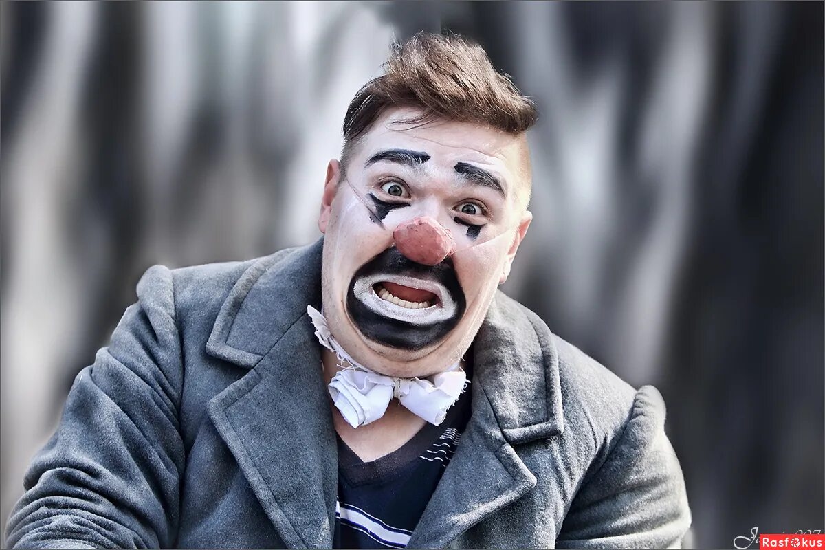 олег попов цирк. коверный. коверный. грустный клоун. олег попов в цирке на фонтанке.