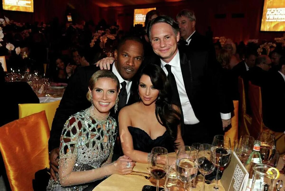 Звезда вечеринки. Звездная вечеринка. Вечеринки знаменитостей. Майли сайрус и ким кардашян. Что говорят о вечеринке звезды.