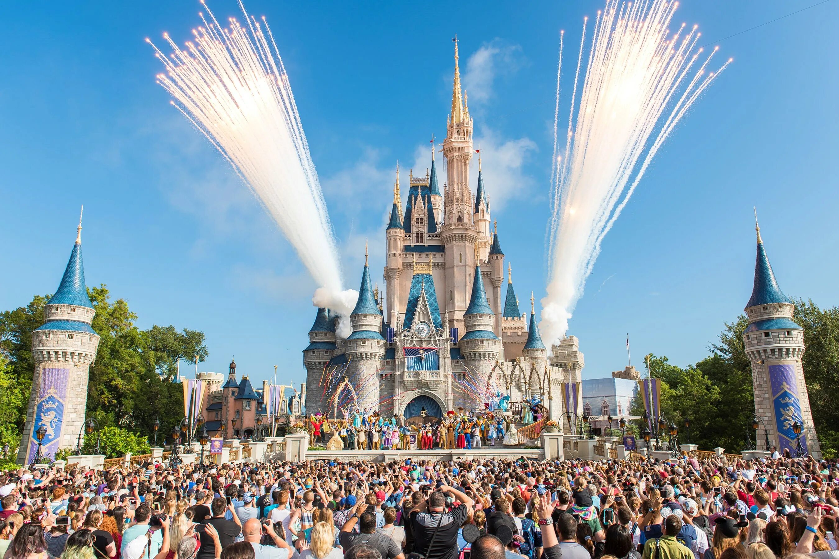 Развлечения 2024 года. Мир Уолта Диснея» (Walt Disney World) во Флориде.