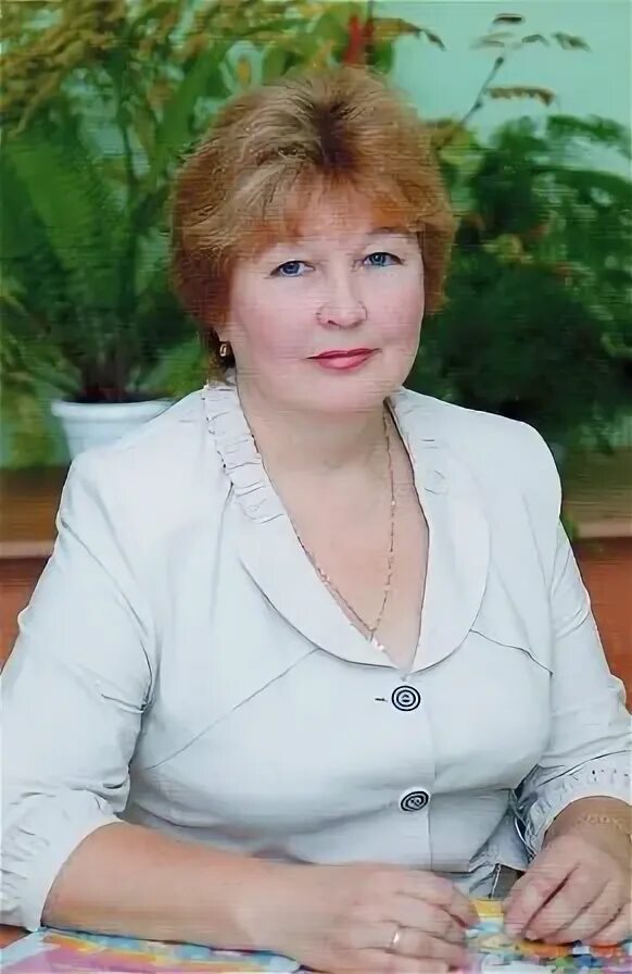 Окончила среднюю общеобразовательную школу. Окончила среднюю общеобразовательную школу