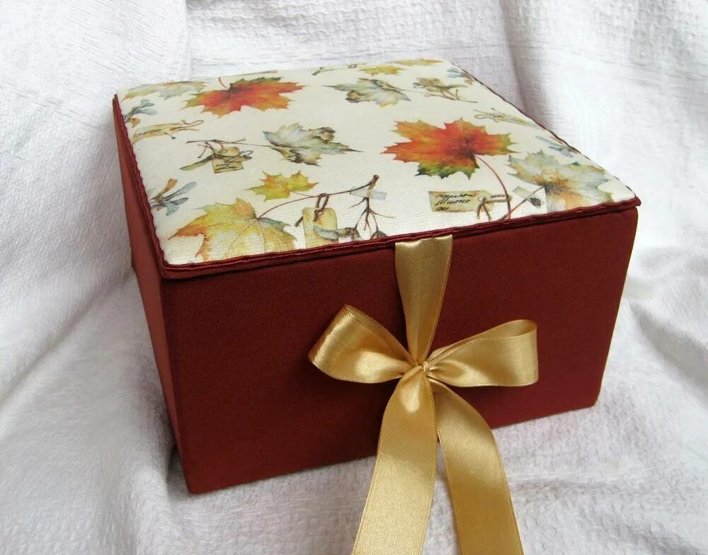 Коробка обтянутая. Коробка для подарка. Коробки для украшений. Декор коробки для подарка. Красивая коробка для подарка.