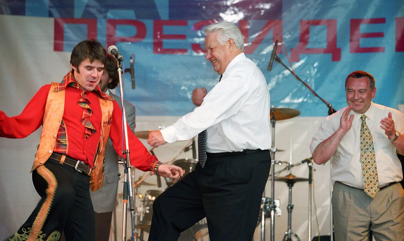 Валдис пельш 1996. 10 июня 1996. Валдис пельш угадай мелодию. 10 июня 1996. Горбачев в ленинграде 1985.