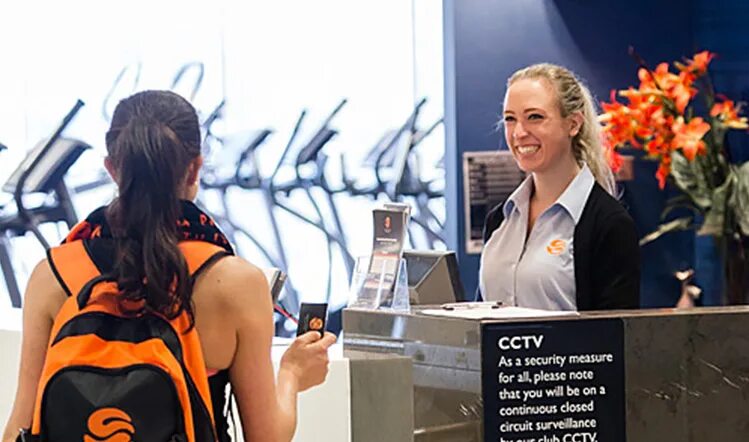 Спортивный администратор. Индивидуальные занятия с тренером. Администратор фитнес центра. Форма администратора фитнес клуба. Спортивный администратор.