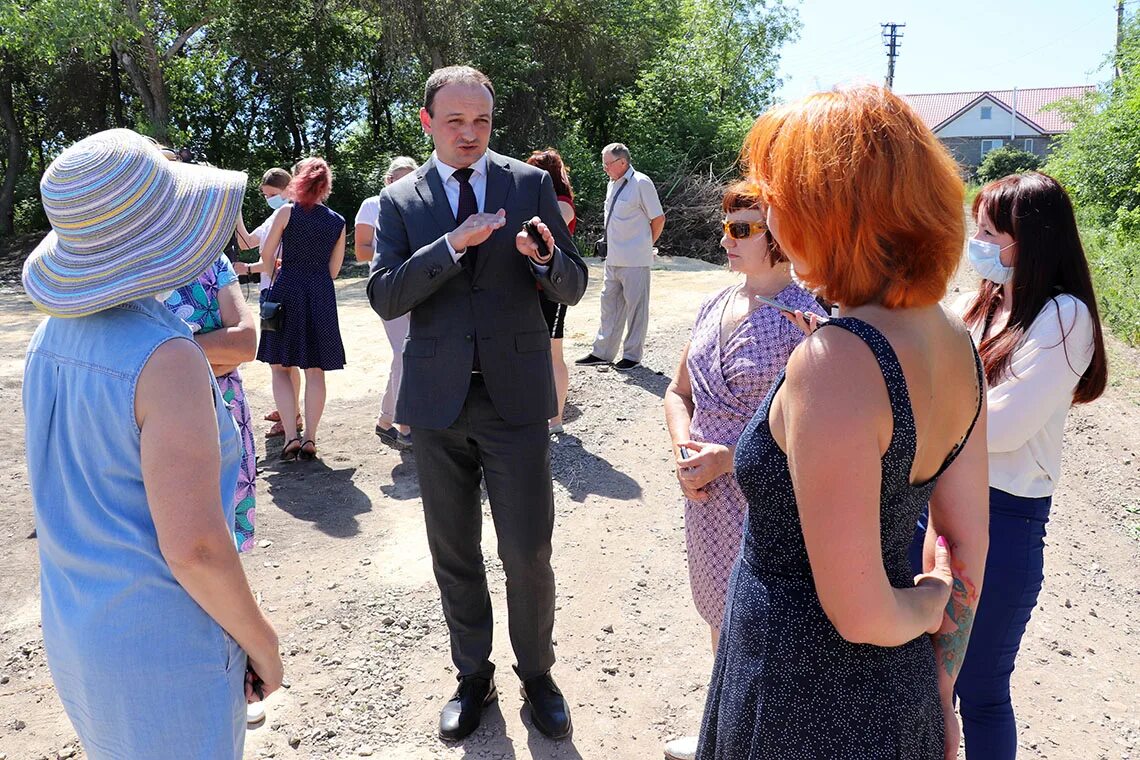 Озинки поселок ветеранов. Убийство в поселке латная в порее. Жители поселка докукинский. Жители большесельского района. 43 школа копейск поселок кадровик.