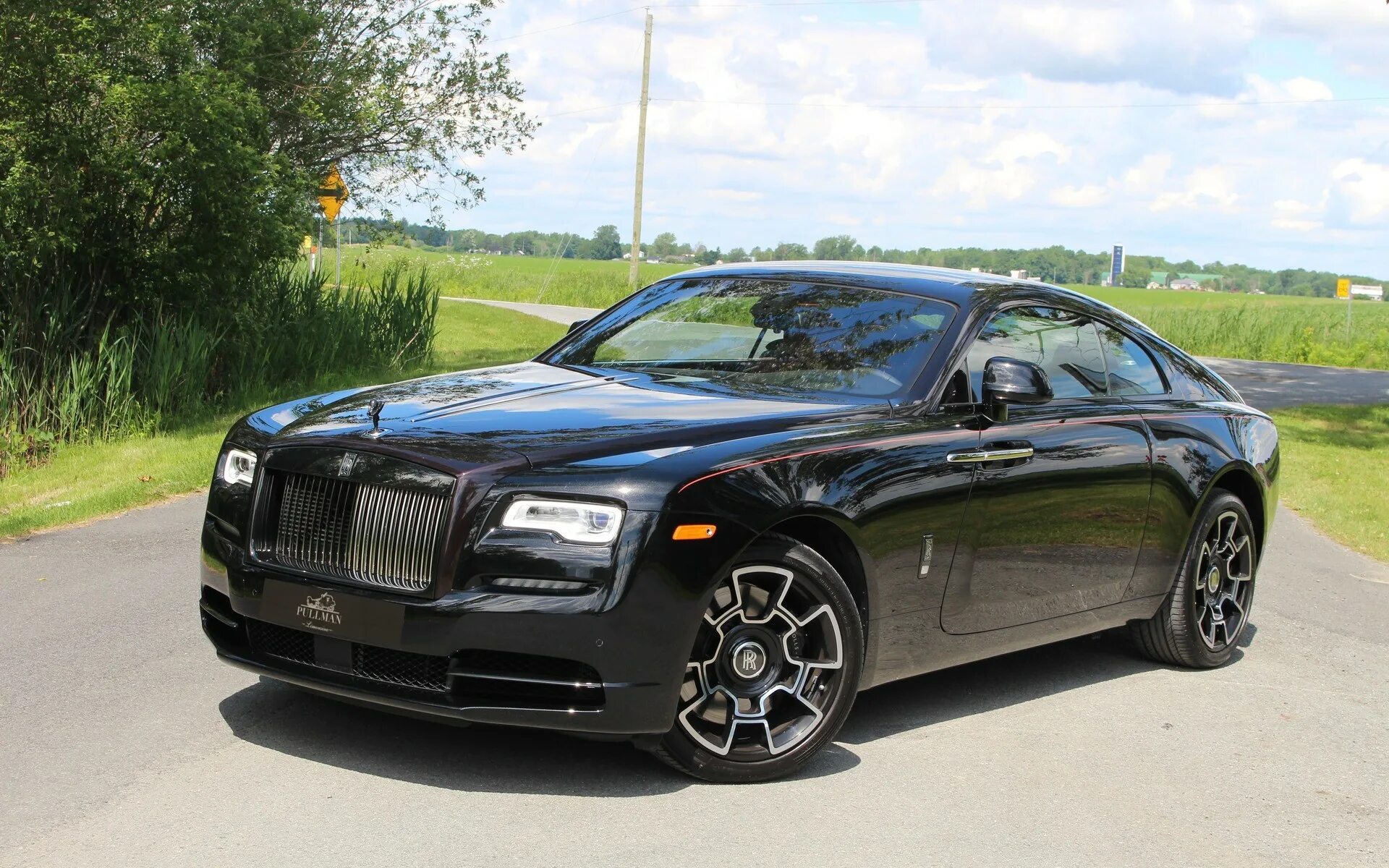 Песня черный ролс ролс. Роллс Ройс Black badge. Rolls Royce Wraith Black badge. Rolls Royce Wraith черный. Роллс Ройс Wraith Black badge.