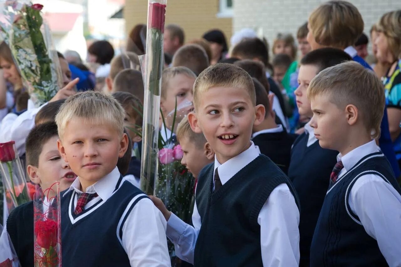 18 в школа 15 лет. Школа 44 Белгород. Начальная школа 44 Белгород. Начальная школа детский сад 44 Белгород. 11 Школа Белгород Крейда.