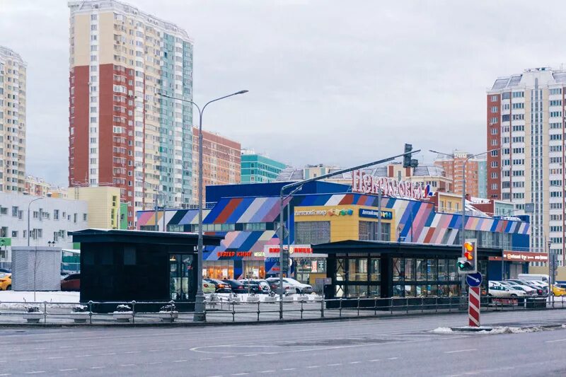 Метро некрасовка магазины. Торговый центр некрасовка. некрасовка торговый центр у метро. тц некрасовка москва. тц некрасовка покровская 20.