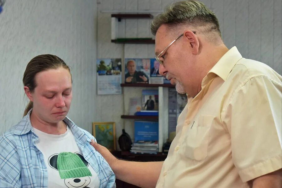 Мэр моршанска объясняет женщине. Мэр моршанска объясняет женщине. Мэр моршанска объясняет женщине. Мэр моршанска объясняет женщине. Мэр моршанска объясняет женщине.