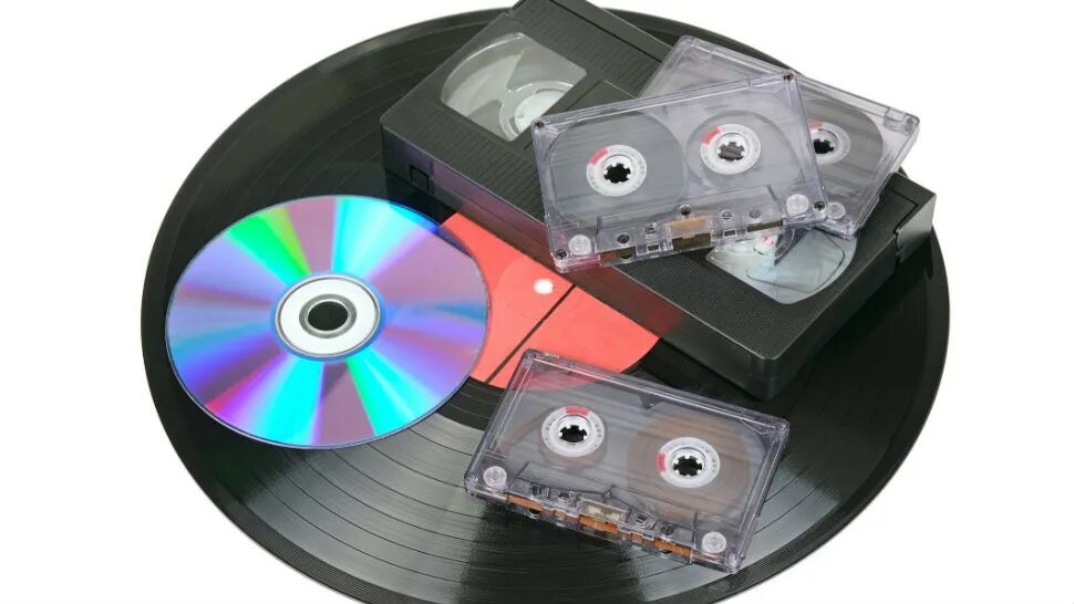 Виниловые пластинки с современной музыкой. Tapes collected. Кассета магнитофонная бобина. Виниловые пластинки. Оцифровать видеокассету.