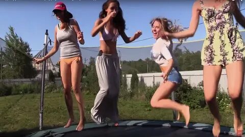 Девки спорили на даче песня