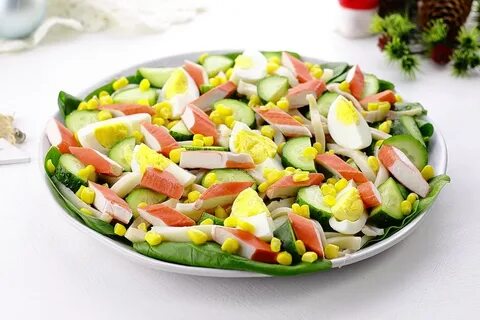 Салат из крабовых палочек и морепродуктов рецепт