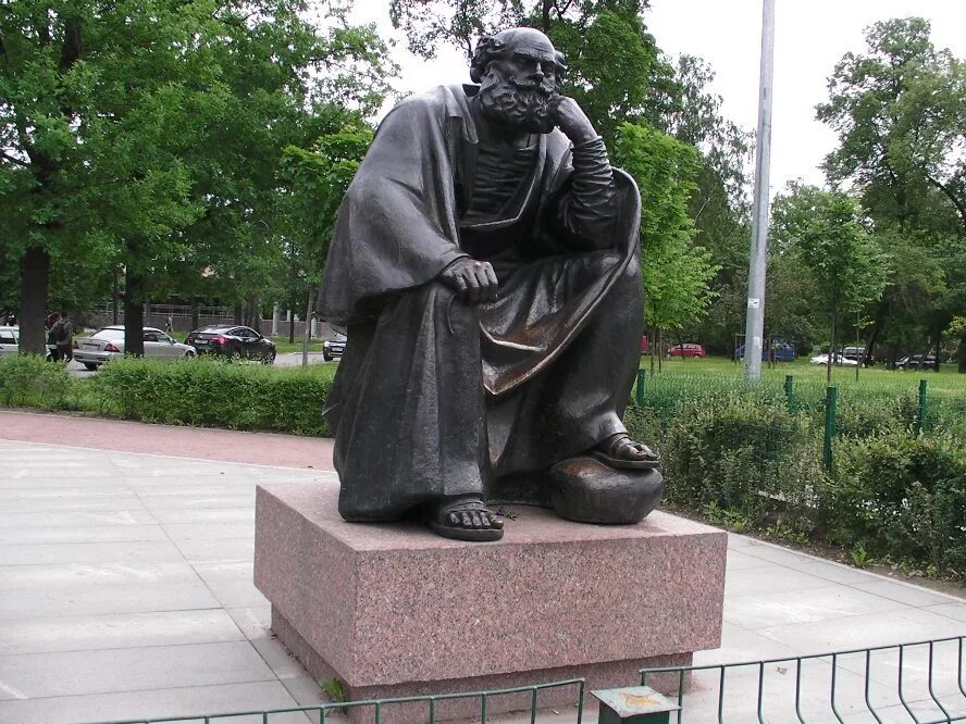 Памятник апостолу. Апостол пётр скульптура в петербурге. александровский парк памятник апостолу петру. апостол петр скульптура горьковская. скульптура апостола петра в александровском парке.