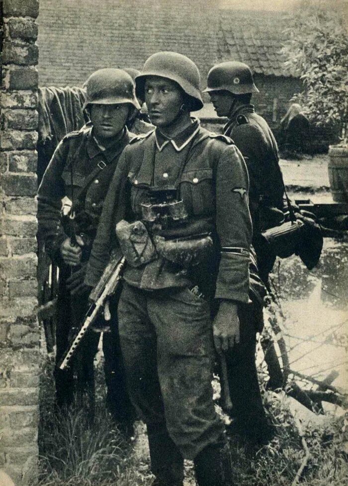 Военные сс. Немецкие солдаты СС второй мировой войны. Солдаты Ваффен СС на Восточном фронте. Вермахт Ваффен СС.