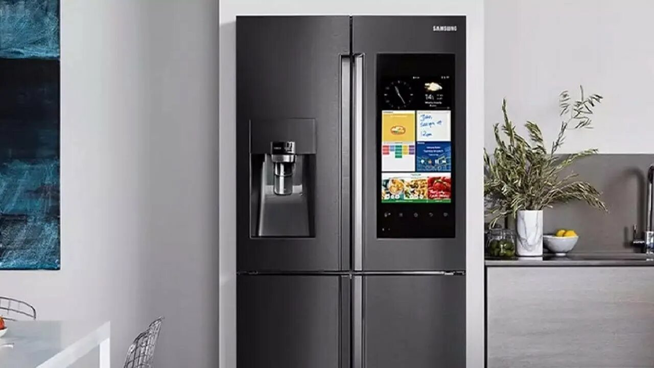 Умный холодильник самсунг. Samsung Refrigerator 2021. Холодильник с экраном. LG Smart холодильник. Какой холодильник лучше купить в 2024